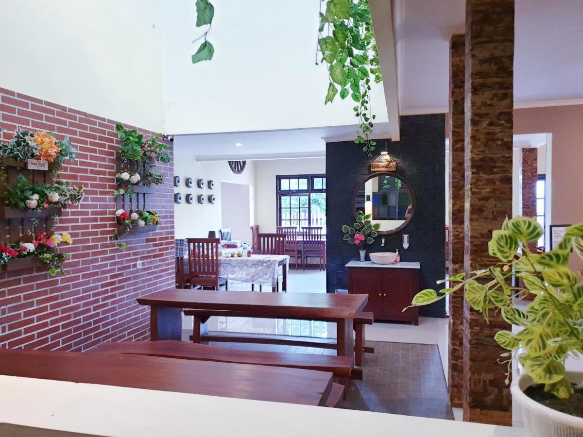 Maple Tree Homestay Maguwo Esterno foto