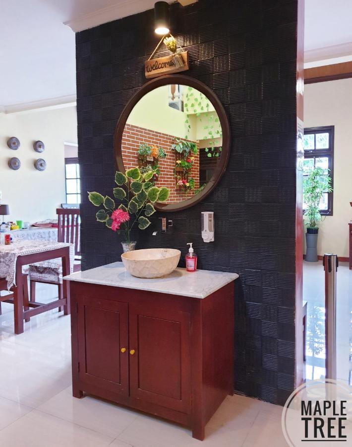 Maple Tree Homestay Maguwo Esterno foto