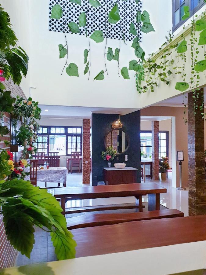 Maple Tree Homestay Maguwo Esterno foto