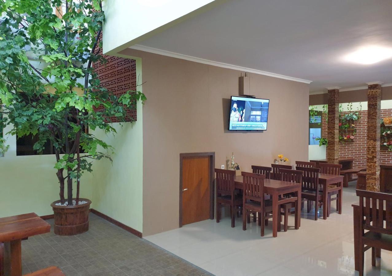 Maple Tree Homestay Maguwo Esterno foto