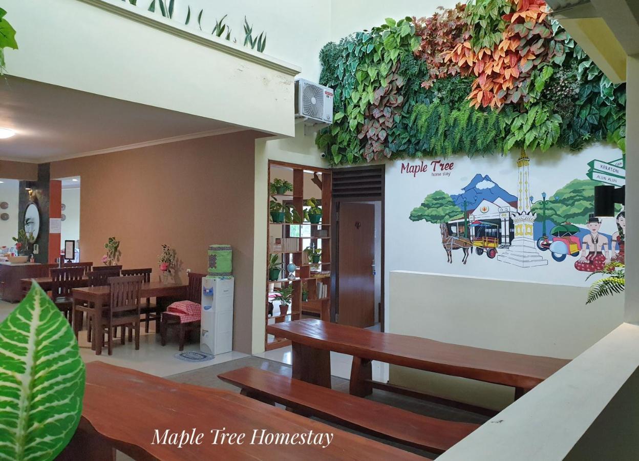 Maple Tree Homestay Maguwo Esterno foto